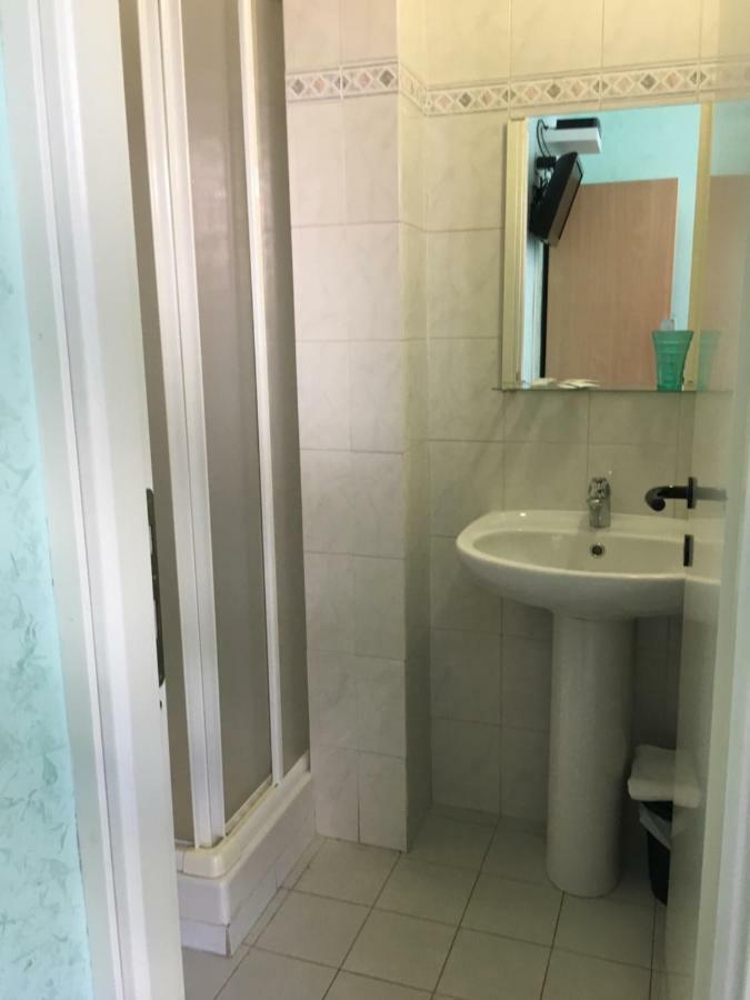 Doppelzimmer mit Balkon und Meerblick